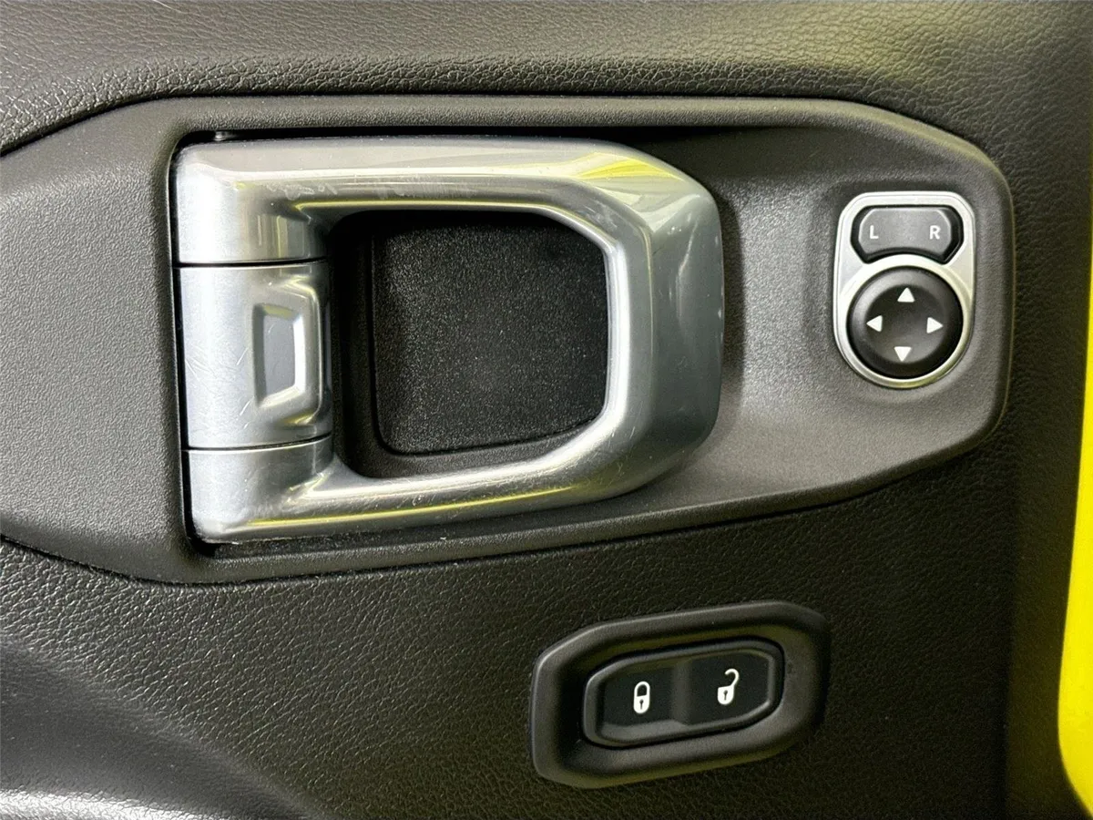 2022 Jeep Wrangler Unlimited High Tide thumbnail 26