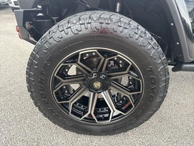 2022 Jeep Wrangler Unlimited Sahara thumbnail 11