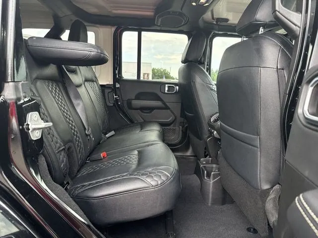 2022 Jeep Wrangler Unlimited Sahara thumbnail 15