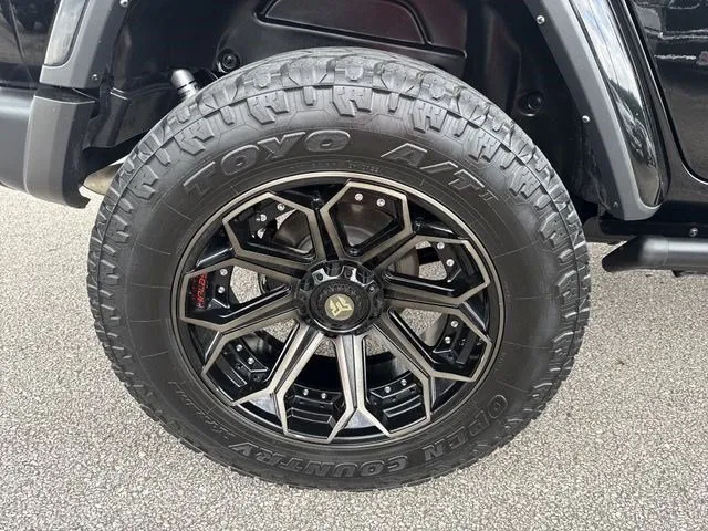 2022 Jeep Wrangler Unlimited Sahara thumbnail 17