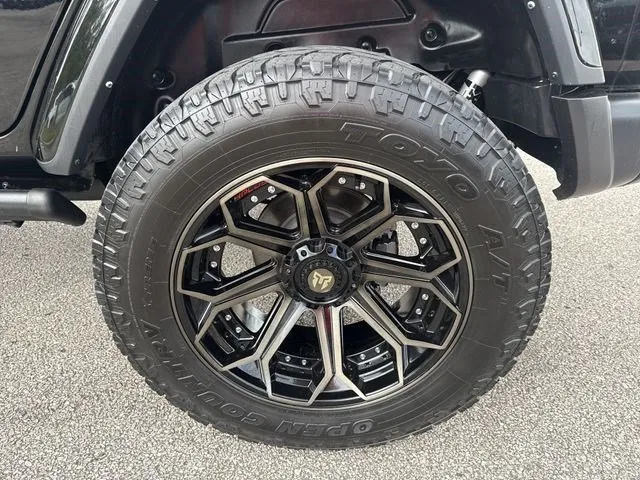 2022 Jeep Wrangler Unlimited Sahara thumbnail 19