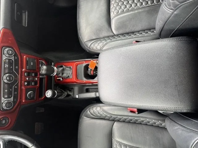 2022 Jeep Wrangler Unlimited Sahara thumbnail 29