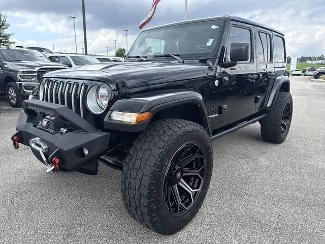 2022 Jeep Wrangler Unlimited Sahara thumbnail 3