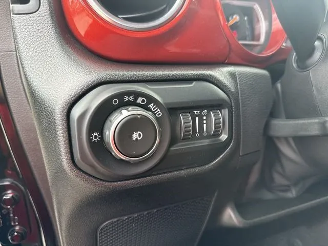 2022 Jeep Wrangler Unlimited Sahara thumbnail 30