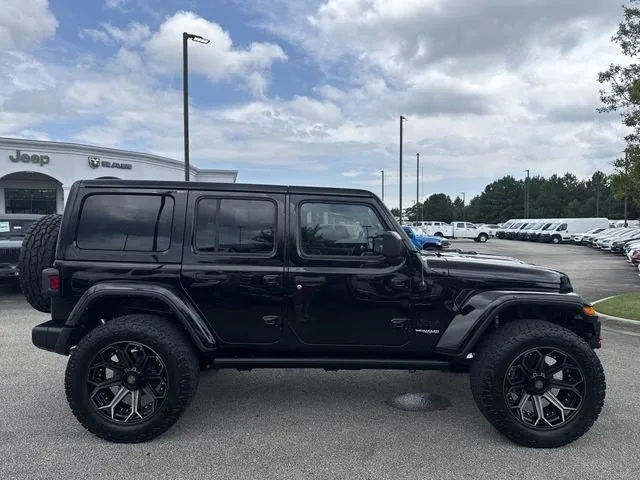 2022 Jeep Wrangler Unlimited Sahara thumbnail 8