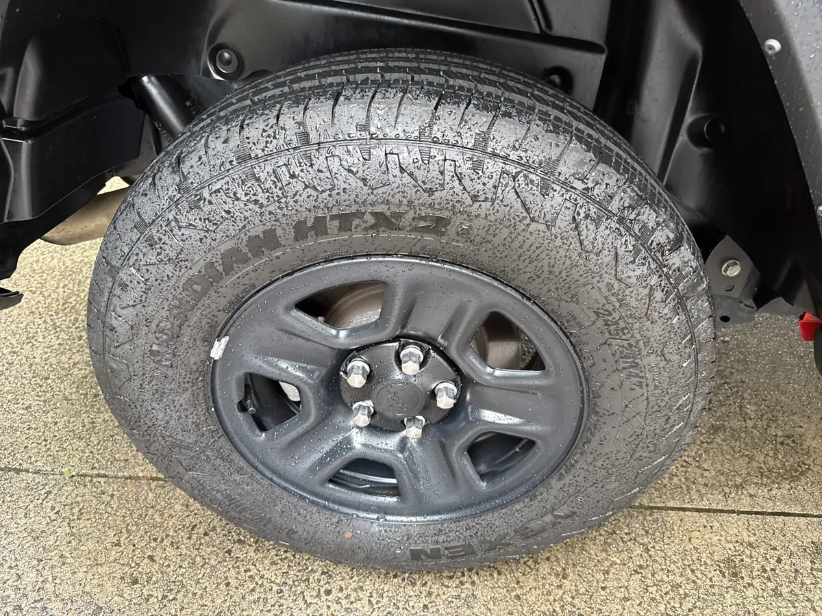 2022 Jeep Wrangler Unlimited Sahara thumbnail 18