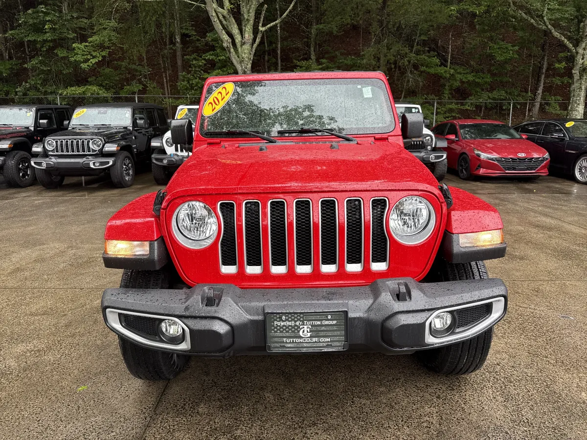 2022 Jeep Wrangler Unlimited Sahara thumbnail 2