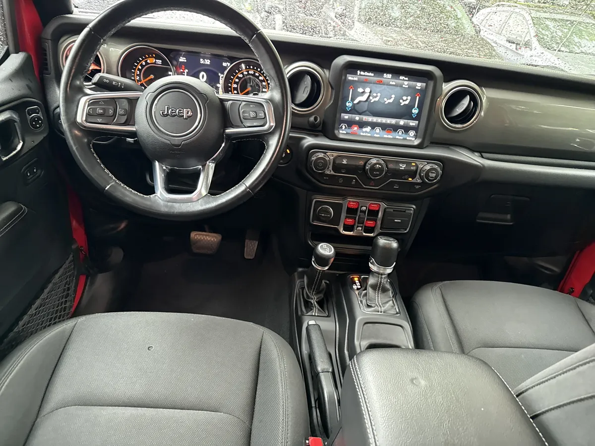 2022 Jeep Wrangler Unlimited Sahara thumbnail 23