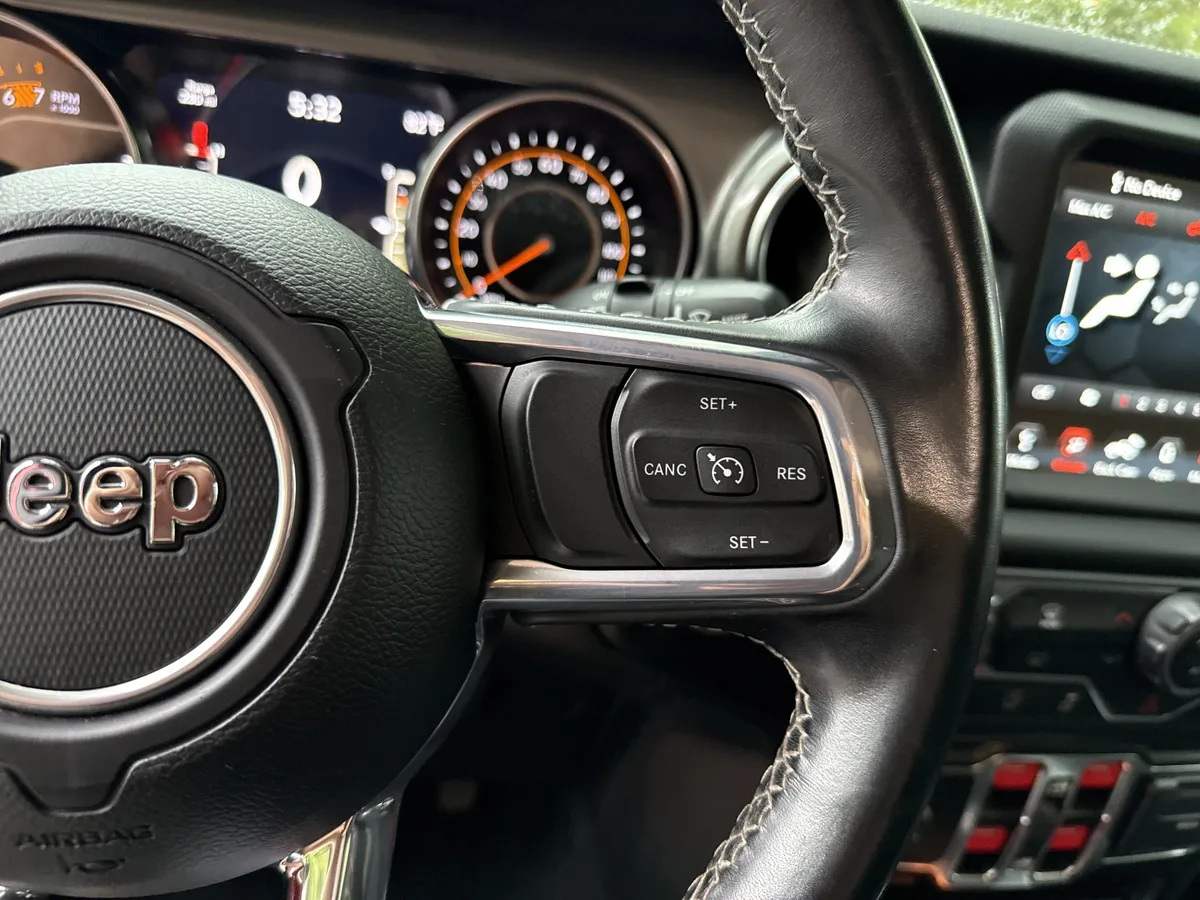 2022 Jeep Wrangler Unlimited Sahara thumbnail 26