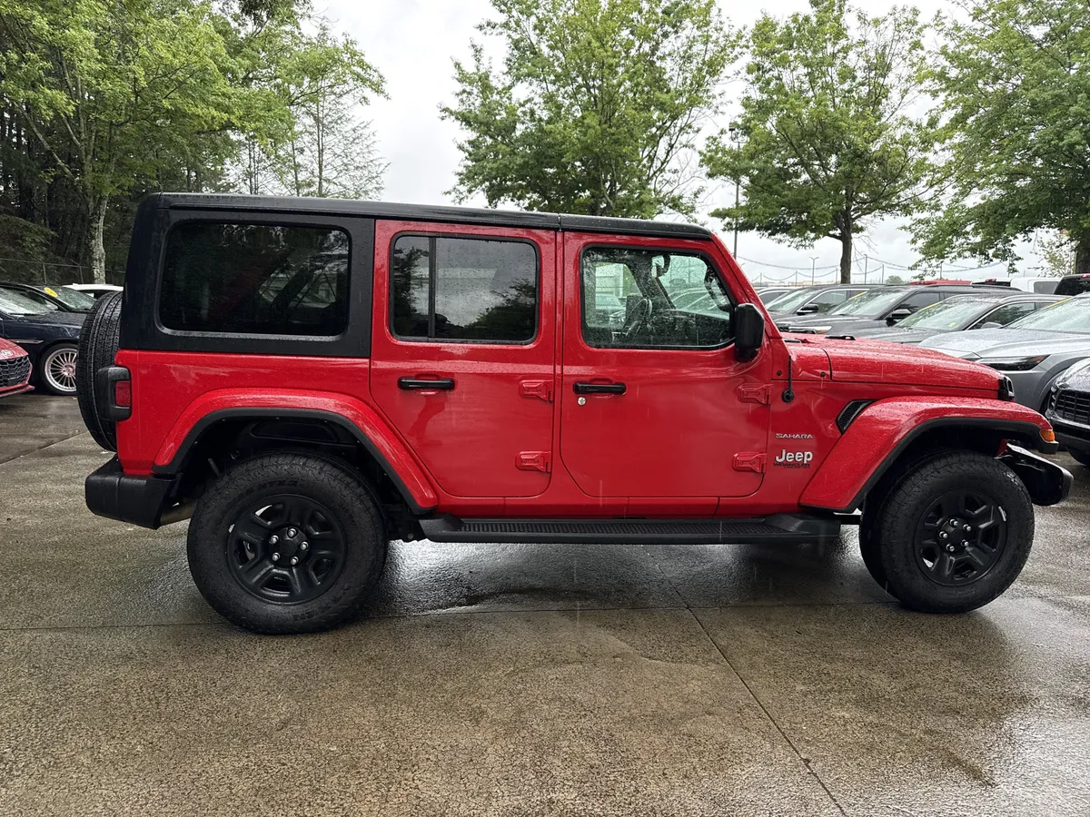 2022 Jeep Wrangler Unlimited Sahara thumbnail 8