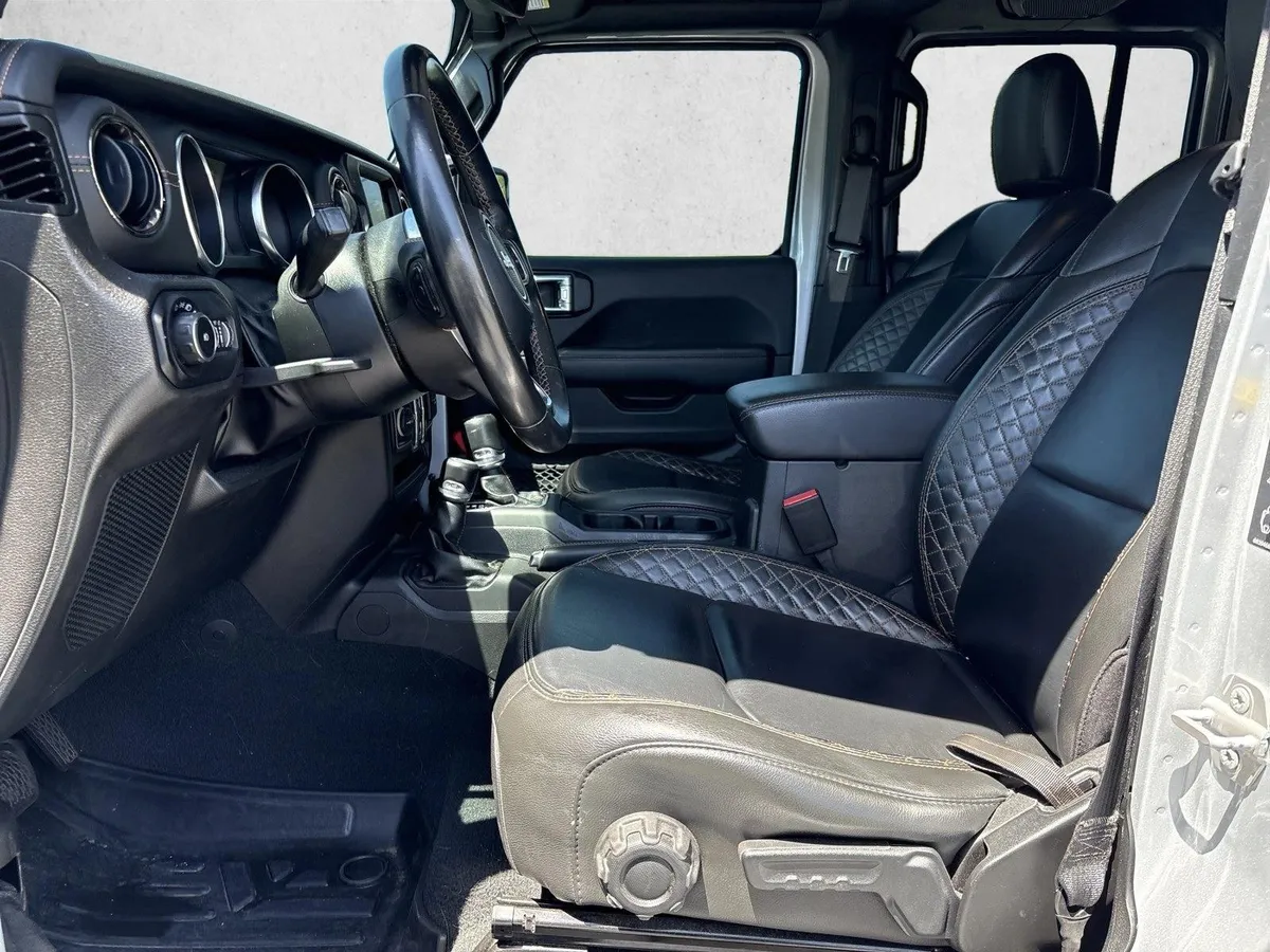 2022 Jeep Wrangler Unlimited Sahara thumbnail 10