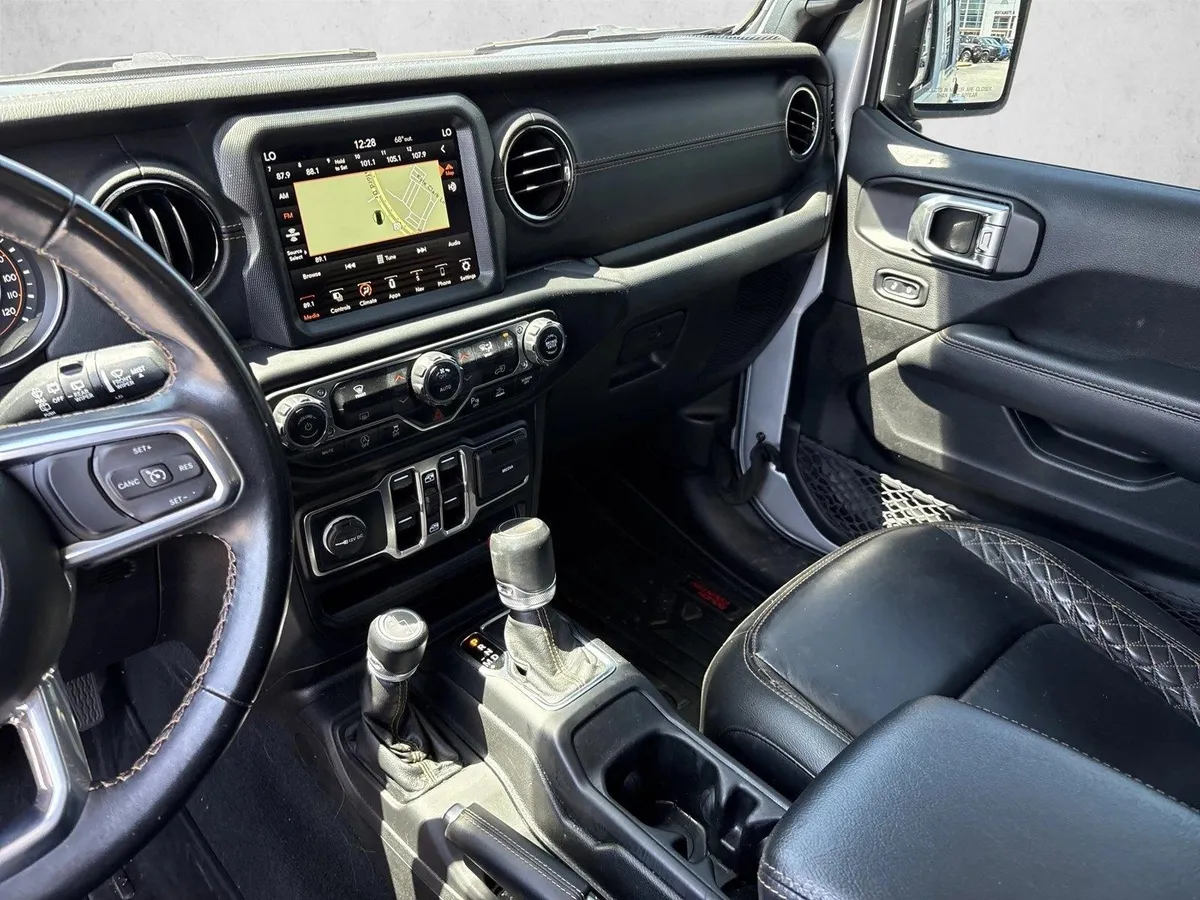 2022 Jeep Wrangler Unlimited Sahara thumbnail 15