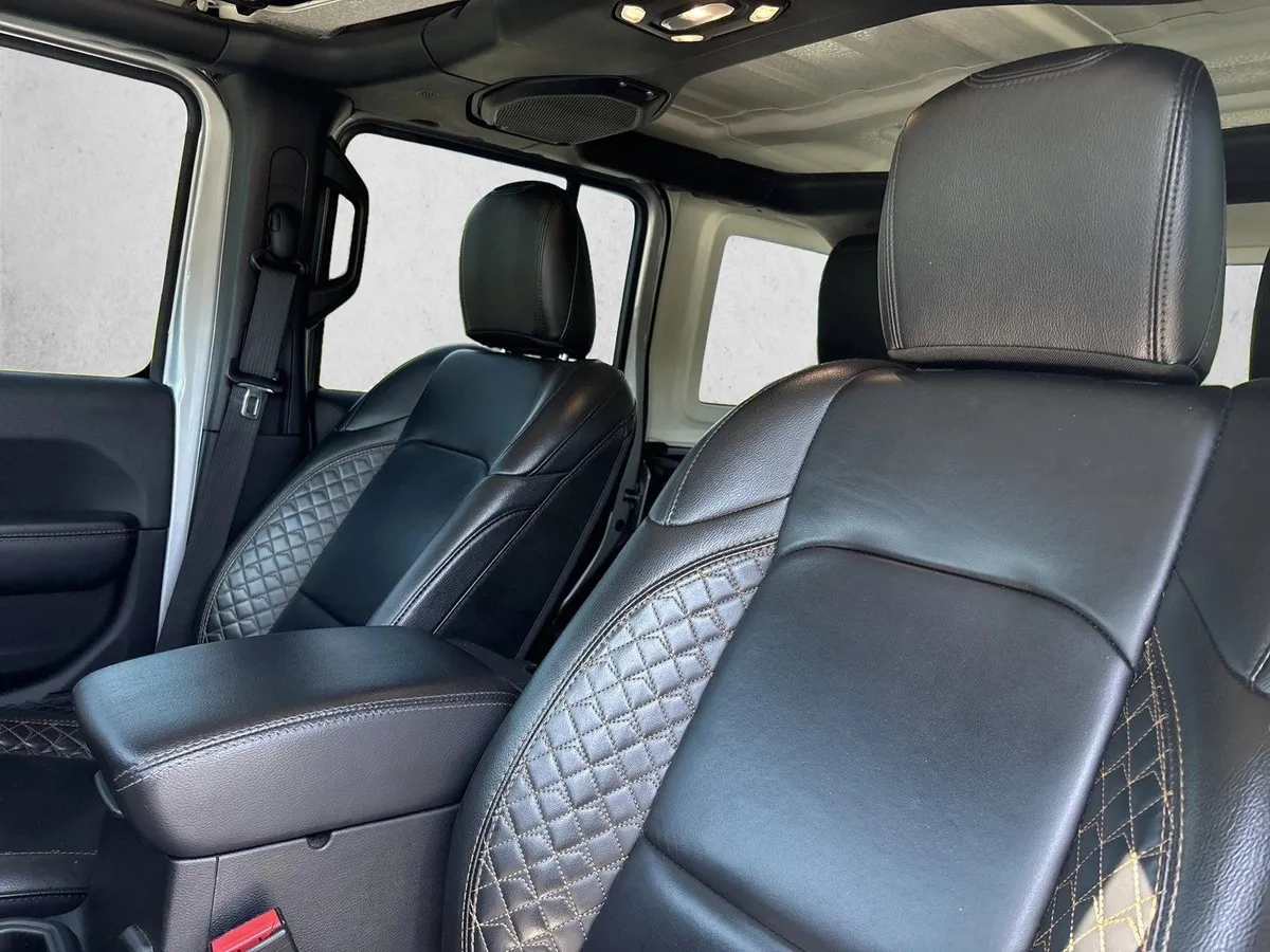2022 Jeep Wrangler Unlimited Sahara thumbnail 16