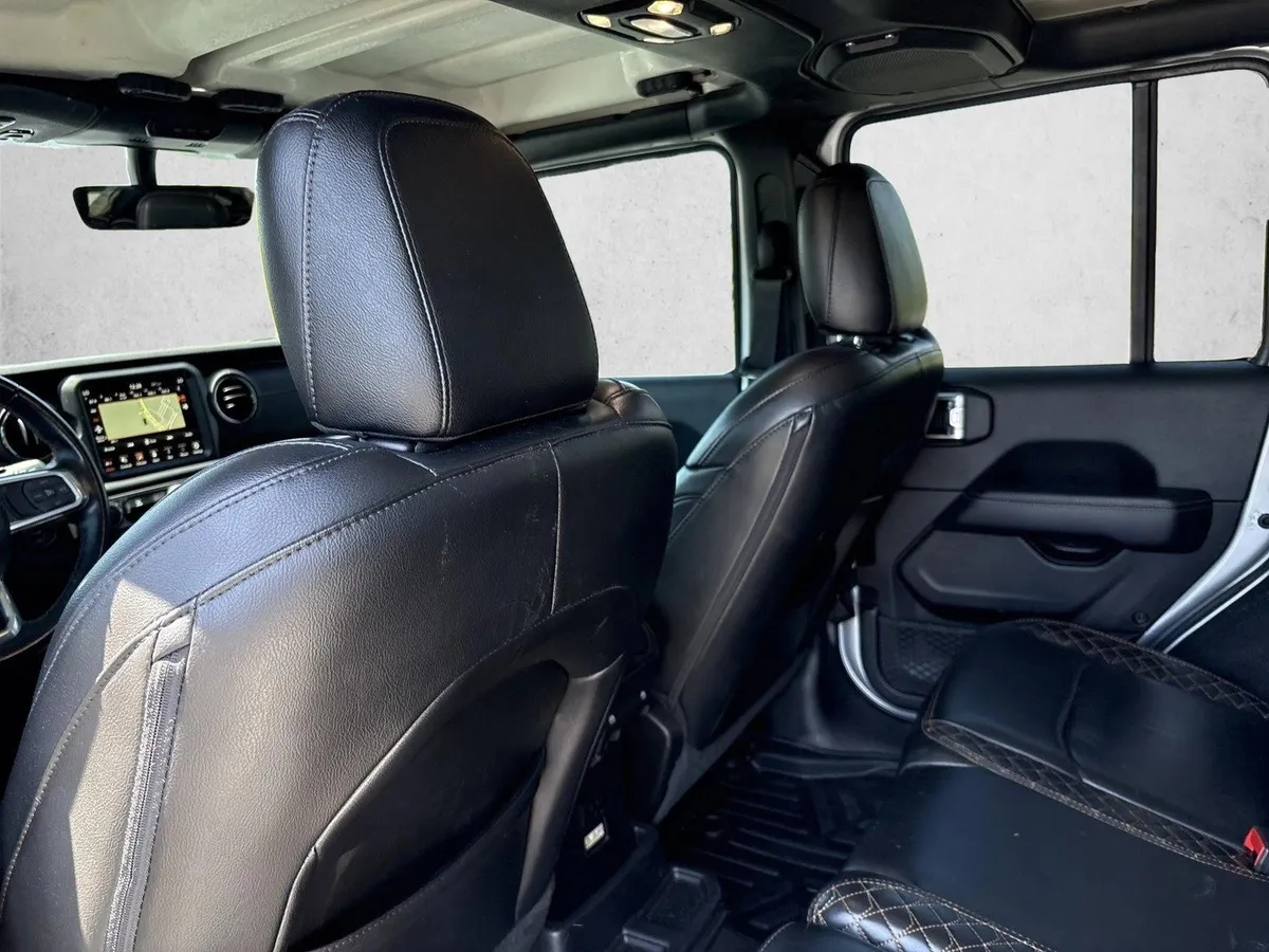 2022 Jeep Wrangler Unlimited Sahara thumbnail 17