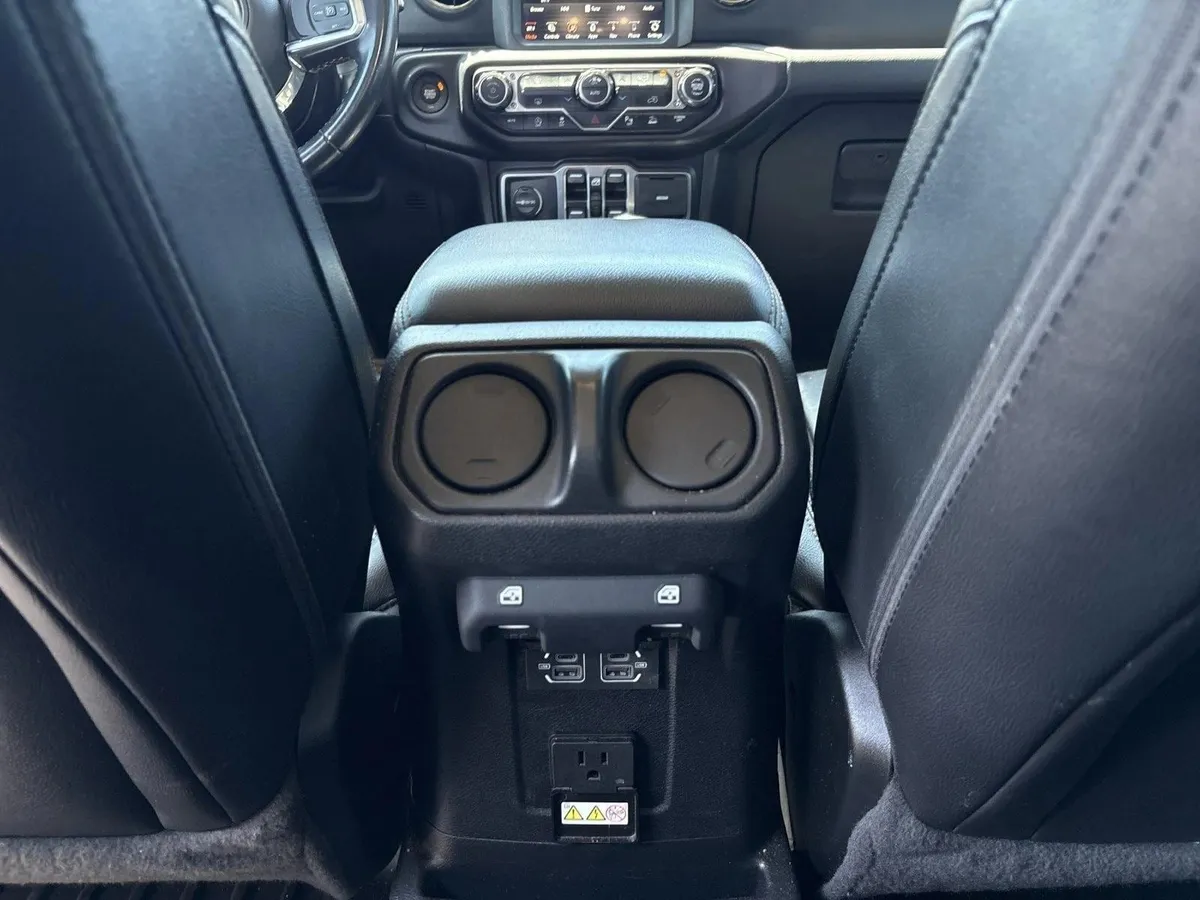 2022 Jeep Wrangler Unlimited Sahara thumbnail 18