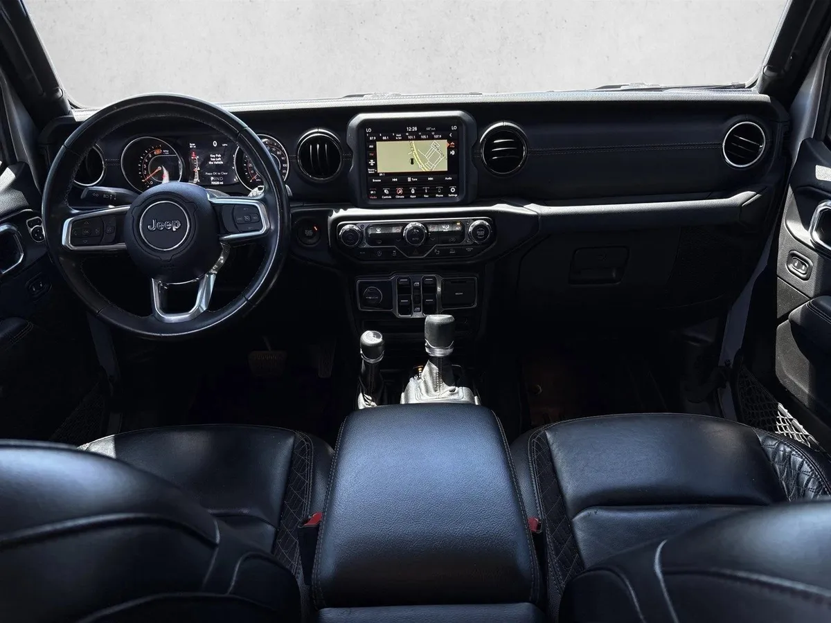 2022 Jeep Wrangler Unlimited Sahara thumbnail 19