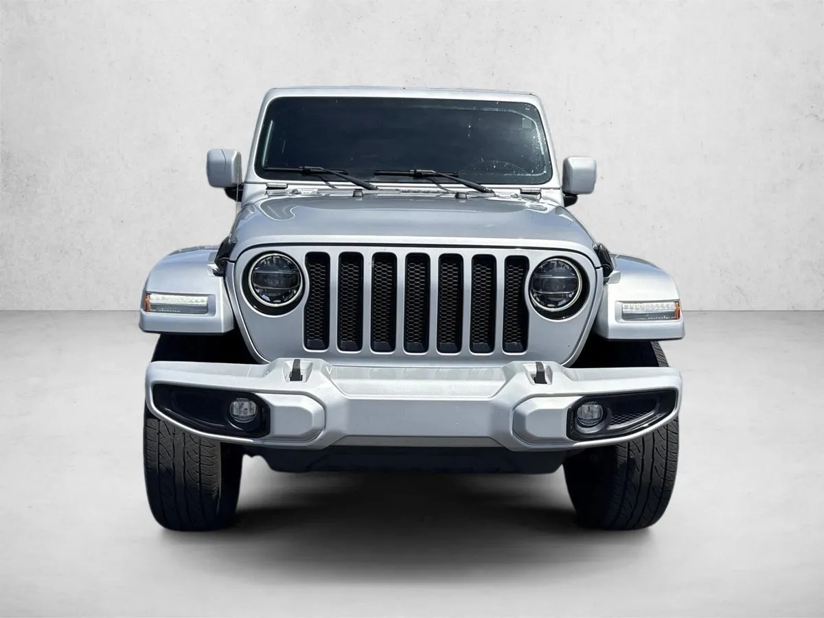 2022 Jeep Wrangler Unlimited Sahara thumbnail 2