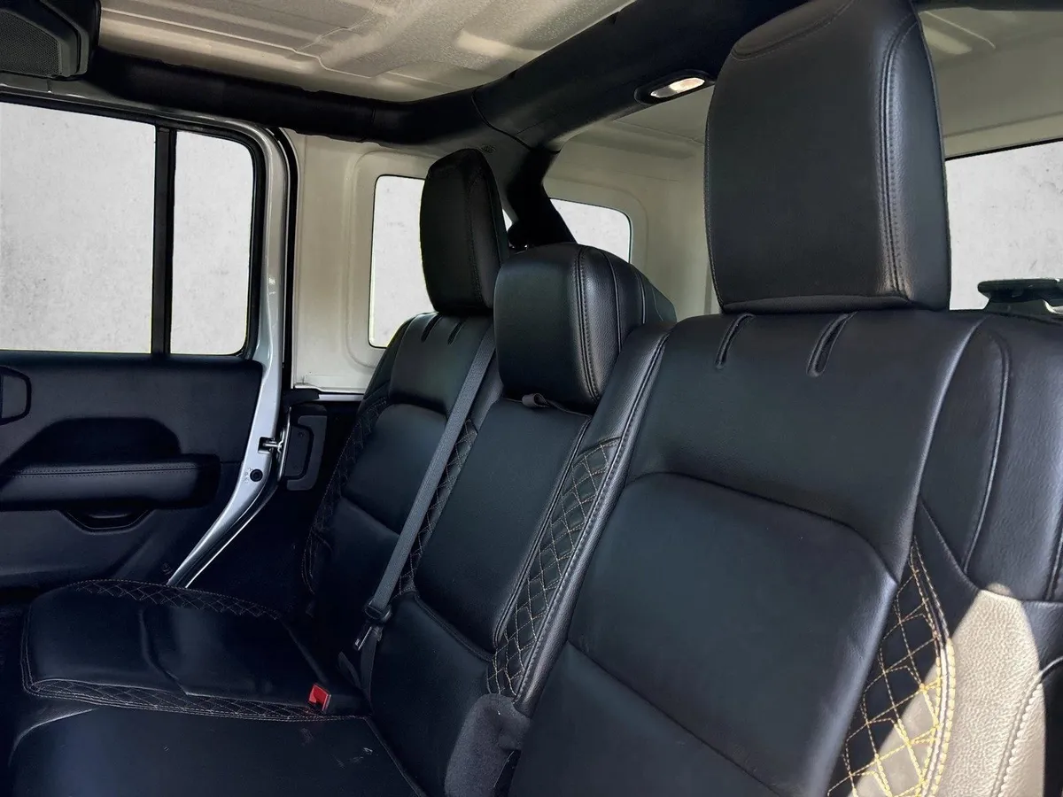 2022 Jeep Wrangler Unlimited Sahara thumbnail 20
