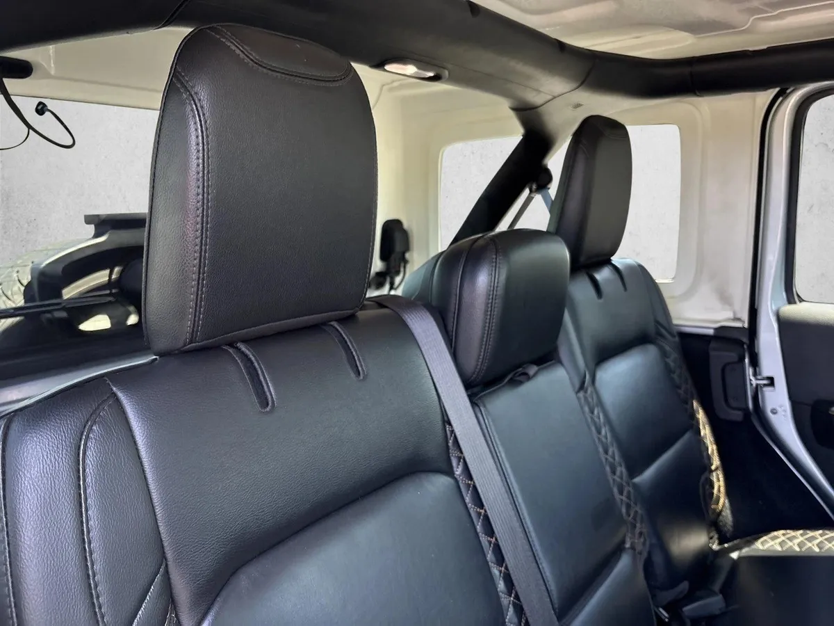 2022 Jeep Wrangler Unlimited Sahara thumbnail 21