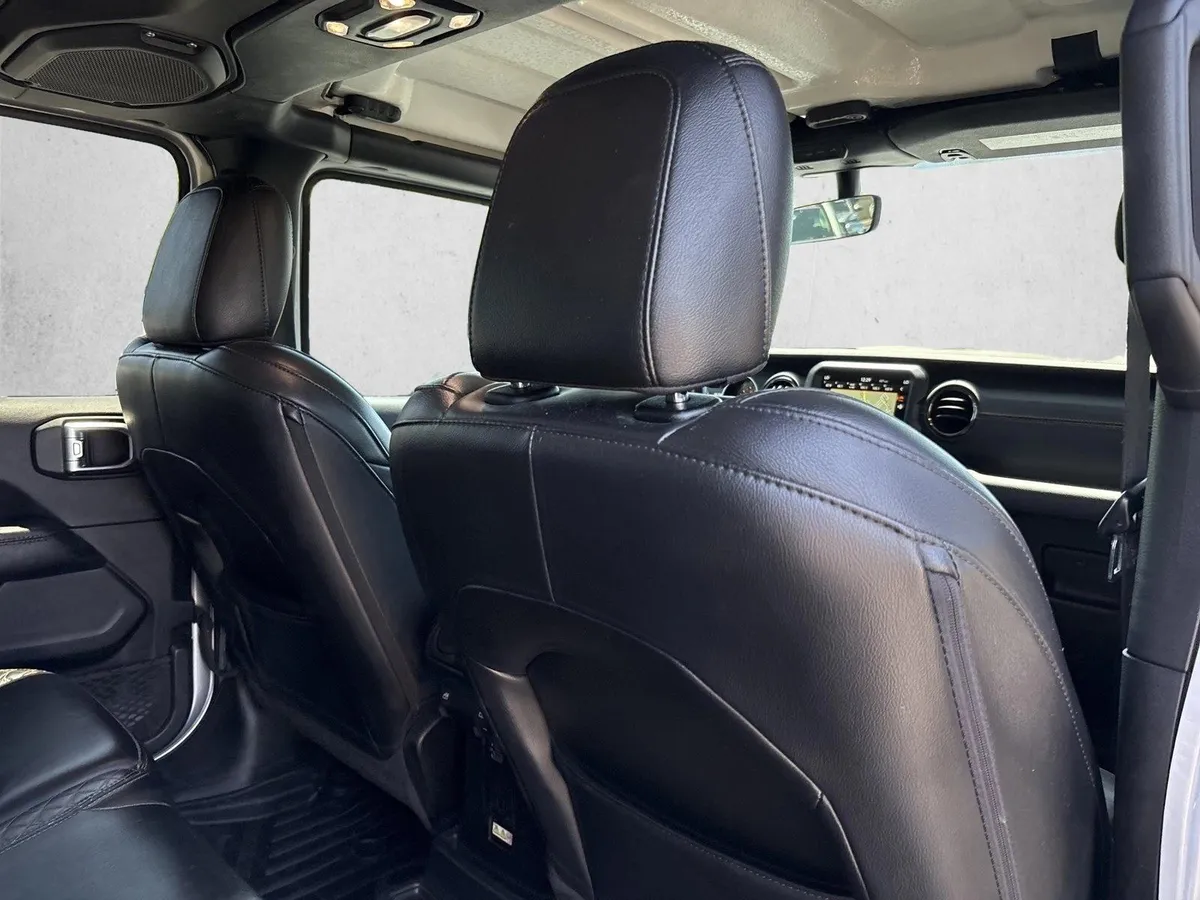 2022 Jeep Wrangler Unlimited Sahara thumbnail 22