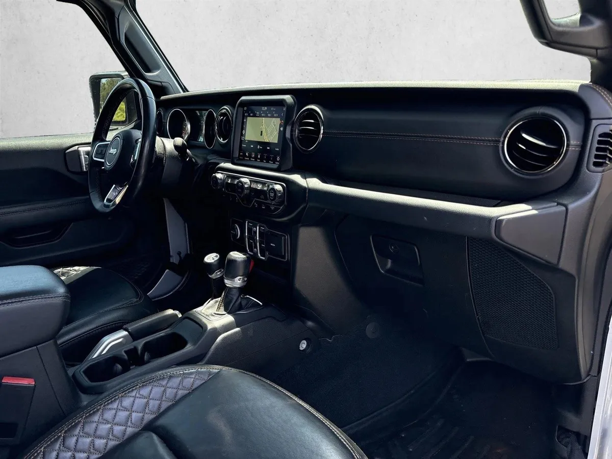 2022 Jeep Wrangler Unlimited Sahara thumbnail 23
