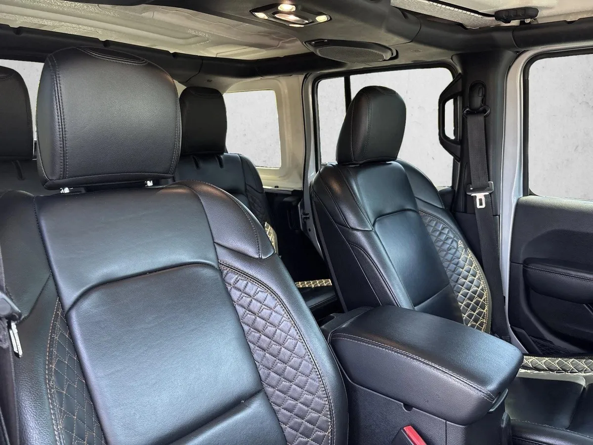 2022 Jeep Wrangler Unlimited Sahara thumbnail 24