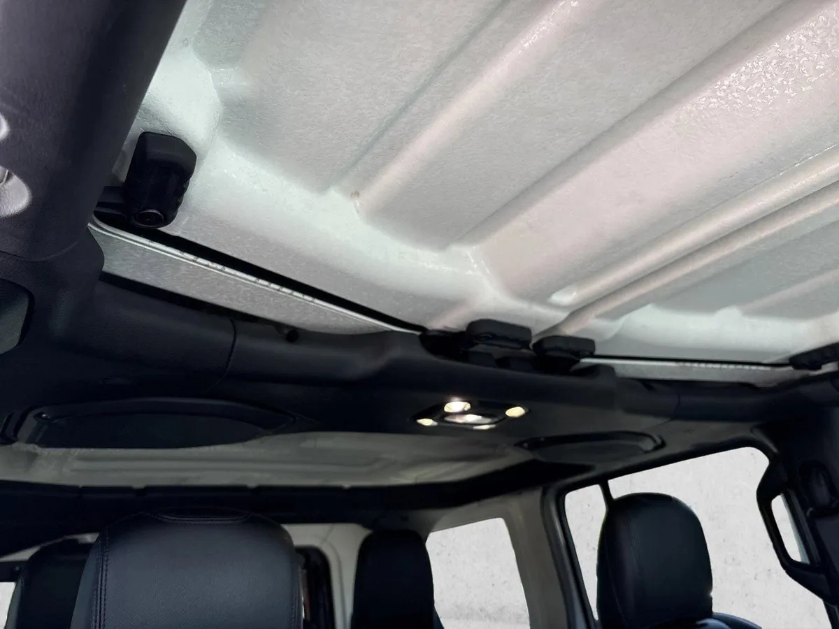 2022 Jeep Wrangler Unlimited Sahara thumbnail 25