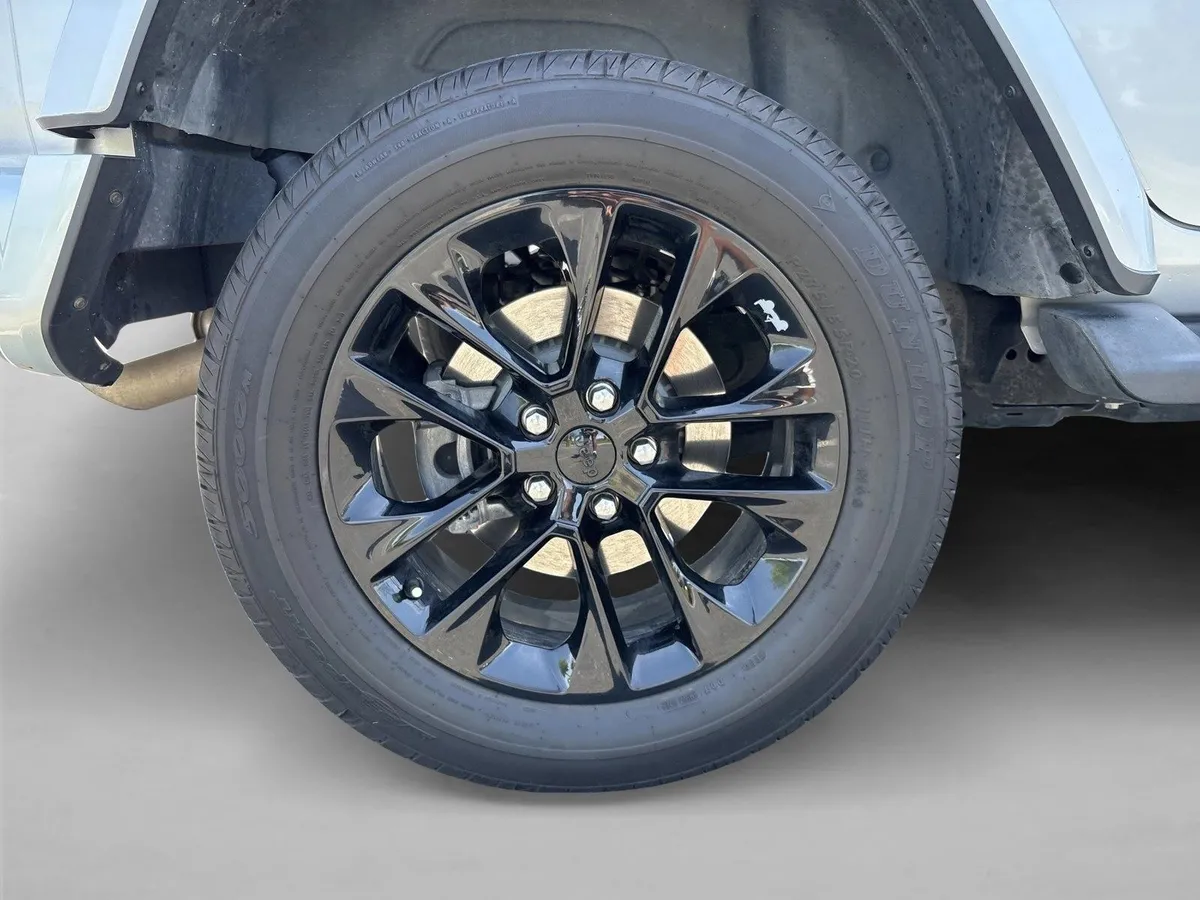 2022 Jeep Wrangler Unlimited Sahara thumbnail 26