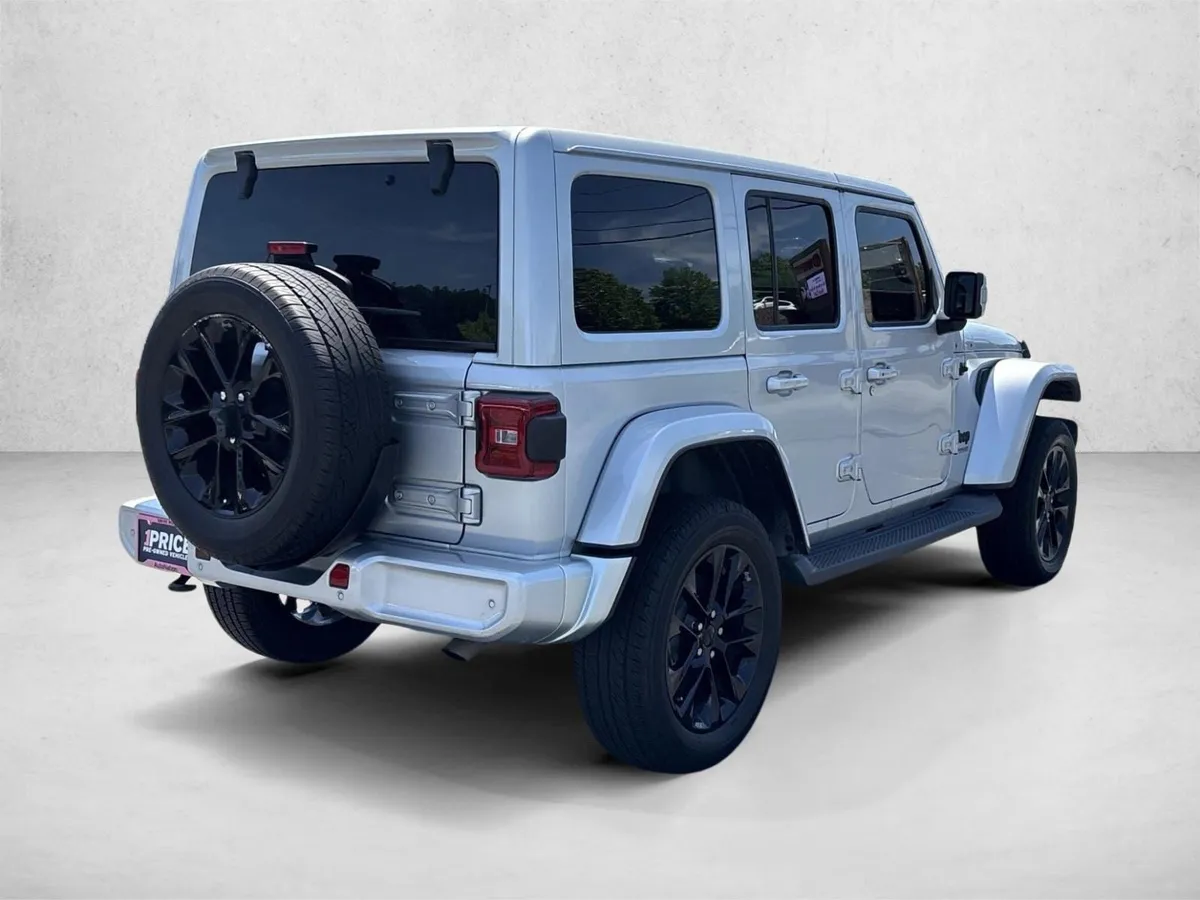 2022 Jeep Wrangler Unlimited Sahara thumbnail 5