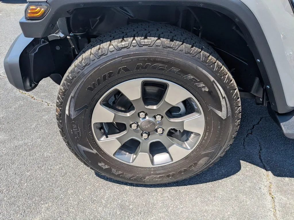 2022 Jeep Wrangler Unlimited Sahara thumbnail 10