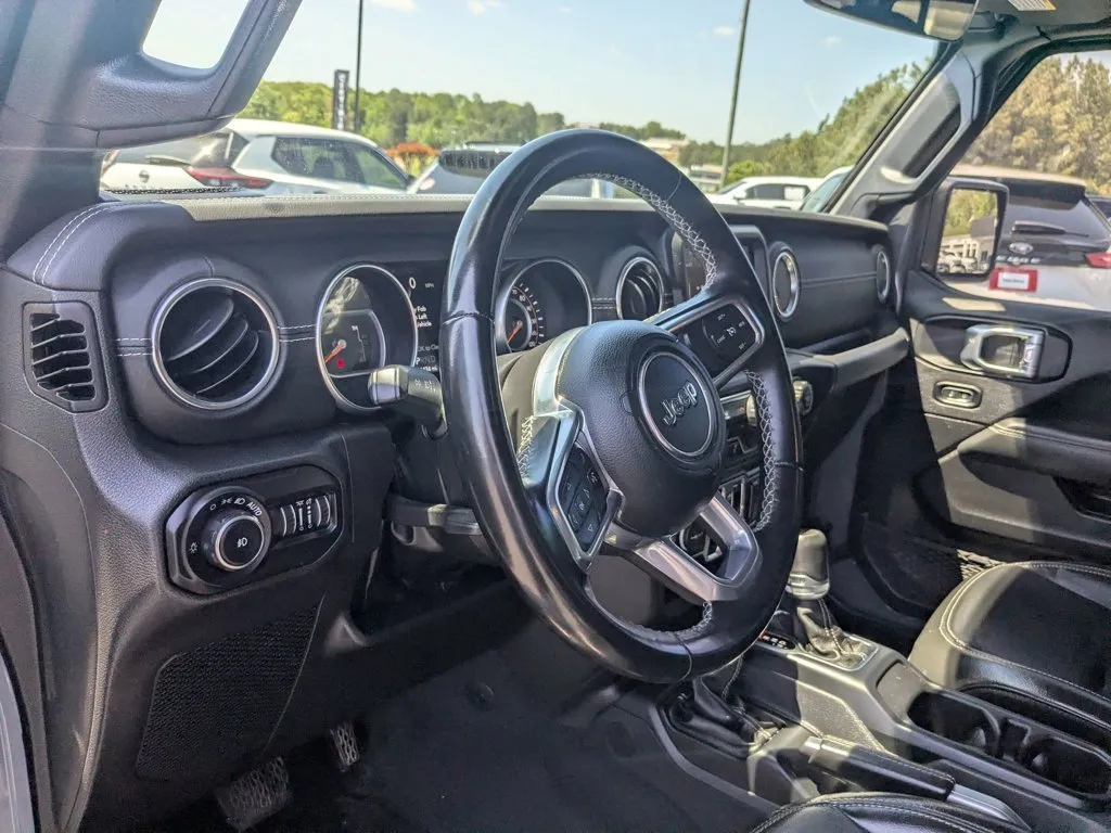 2022 Jeep Wrangler Unlimited Sahara thumbnail 13