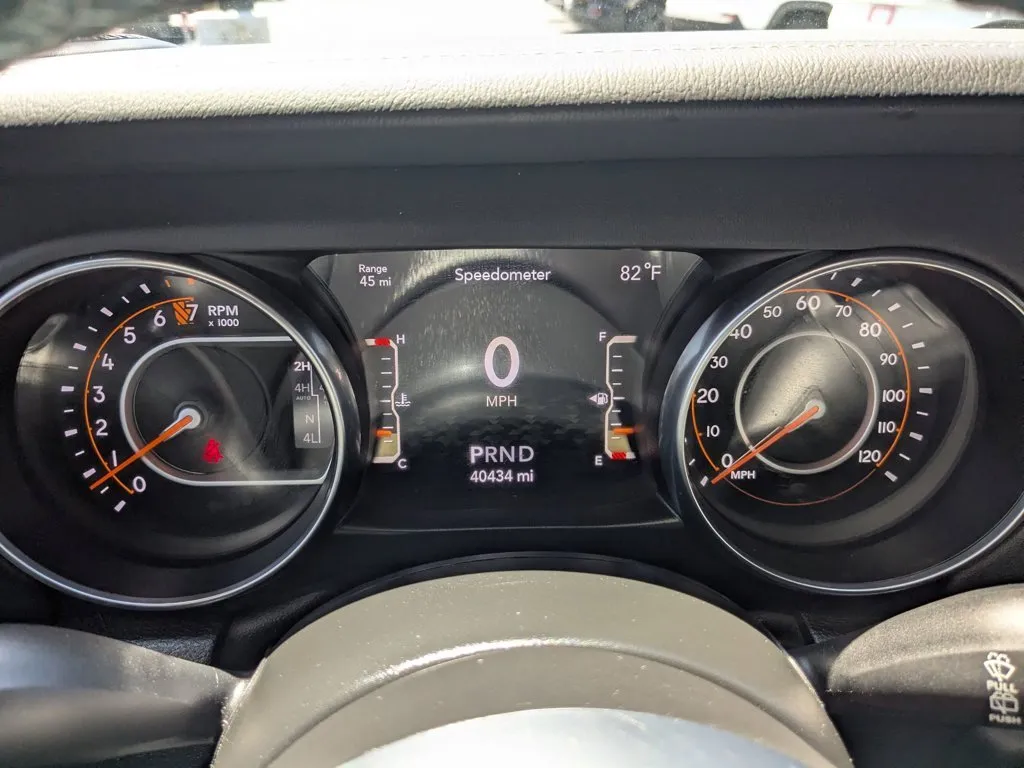 2022 Jeep Wrangler Unlimited Sahara thumbnail 15