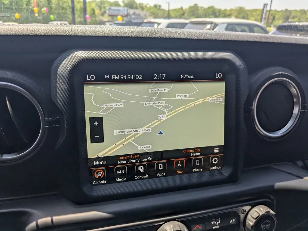 2022 Jeep Wrangler Unlimited Sahara thumbnail 16