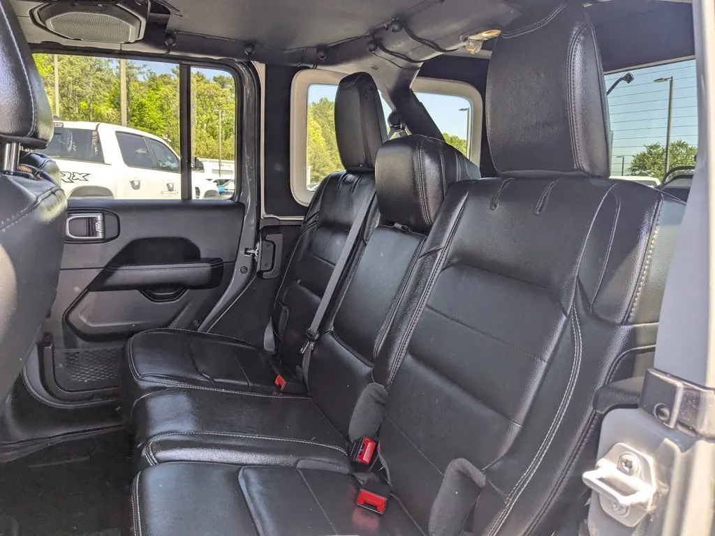 2022 Jeep Wrangler Unlimited Sahara thumbnail 24