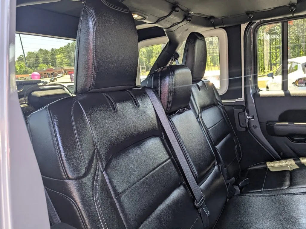 2022 Jeep Wrangler Unlimited Sahara thumbnail 26