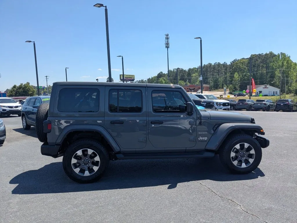 2022 Jeep Wrangler Unlimited Sahara thumbnail 4