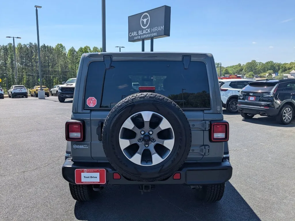 2022 Jeep Wrangler Unlimited Sahara thumbnail 6