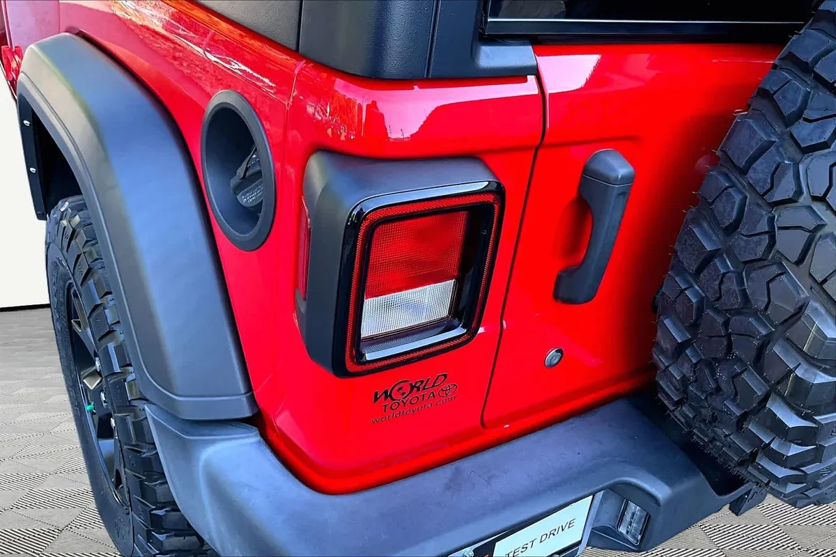 2022 Jeep Wrangler Unlimited Willys Sport thumbnail 27