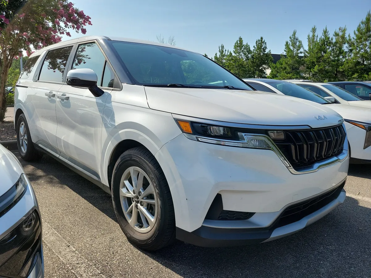 2022 Kia Carnival LXS thumbnail 3