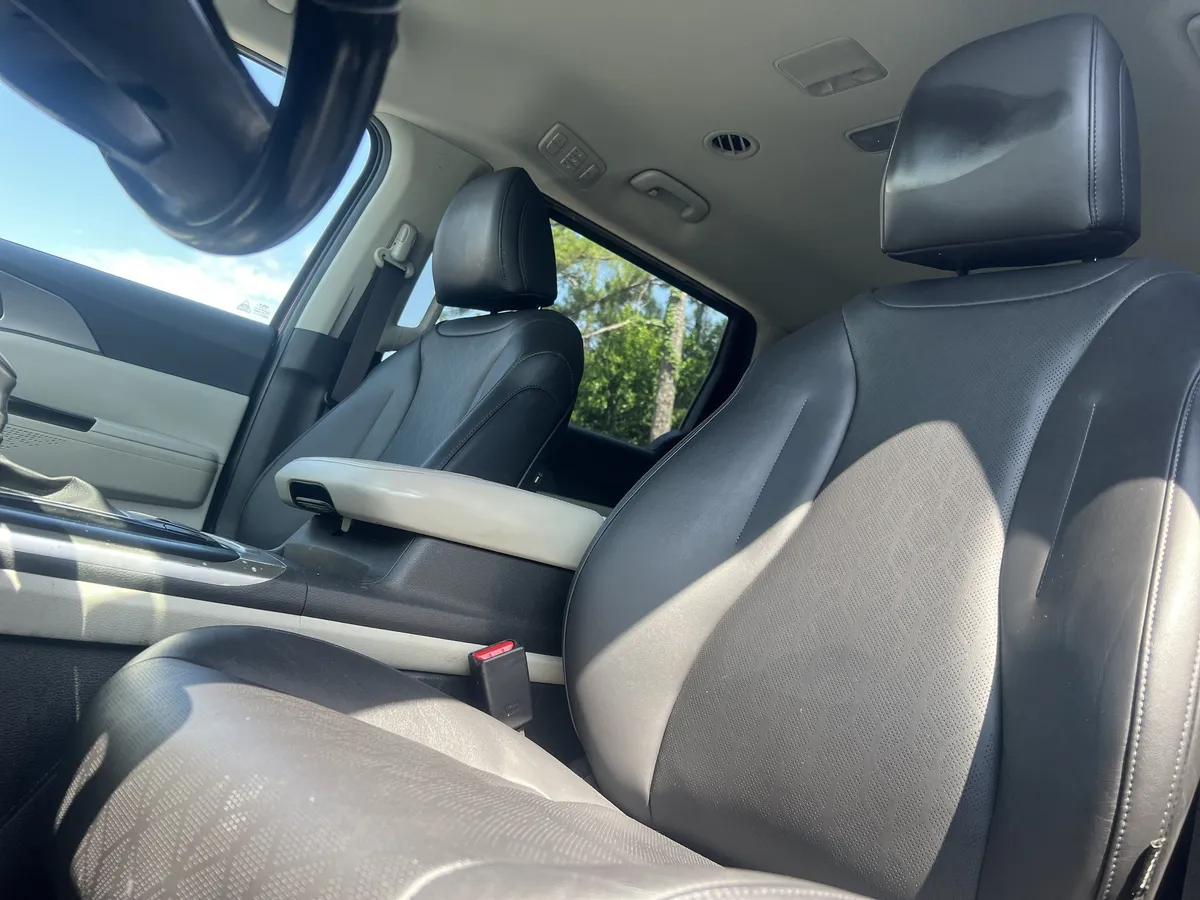 2022 Kia Carnival LXS thumbnail 3