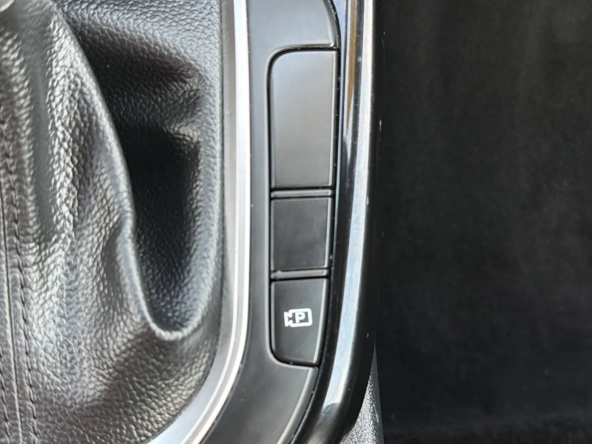 2022 Kia Forte GT-Line thumbnail 11
