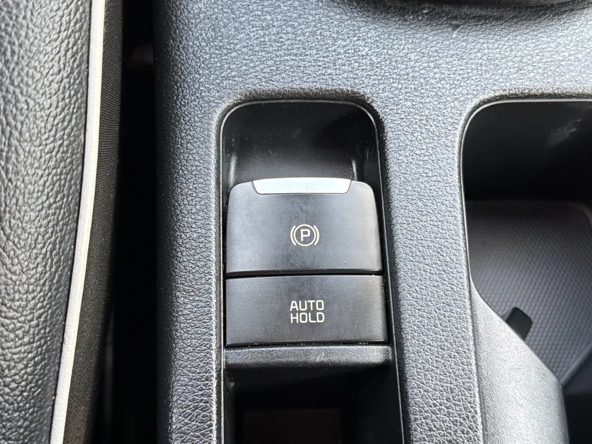 2022 Kia Forte GT-Line thumbnail 12