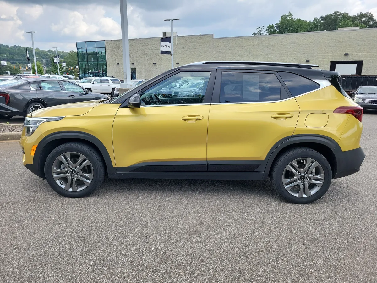2022 Kia Seltos S thumbnail 2