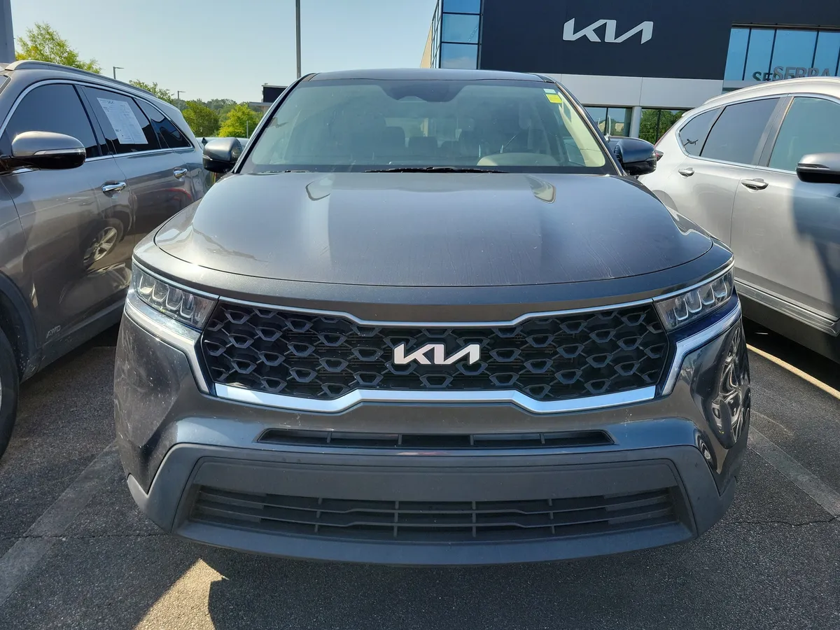 2022 Kia Sorento LX thumbnail 2
