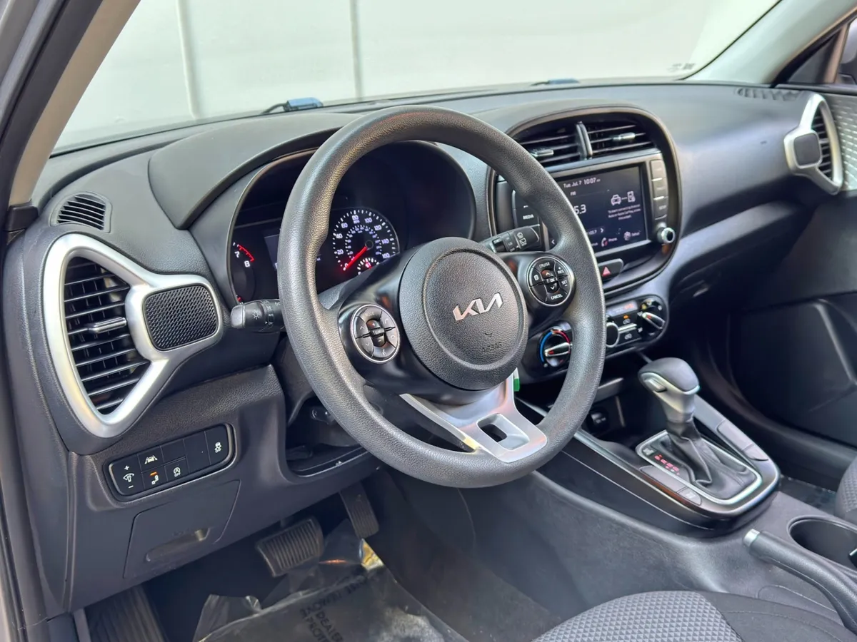 2022 Kia Soul LX w/ Technology Package thumbnail 12