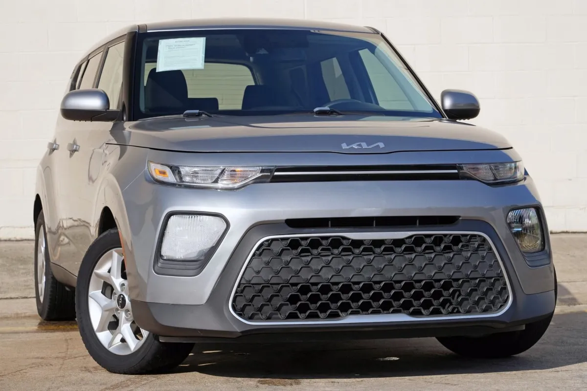 2022 Kia Soul LX w/ Technology Package thumbnail 2