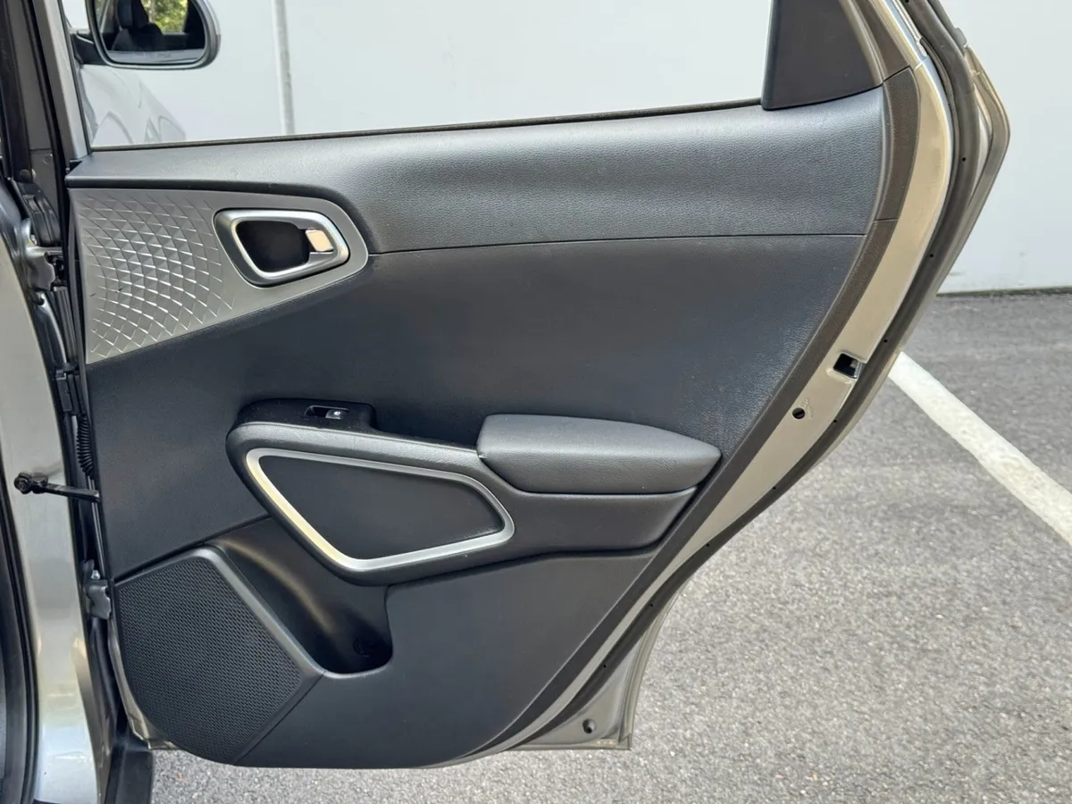 2022 Kia Soul LX w/ Technology Package thumbnail 37