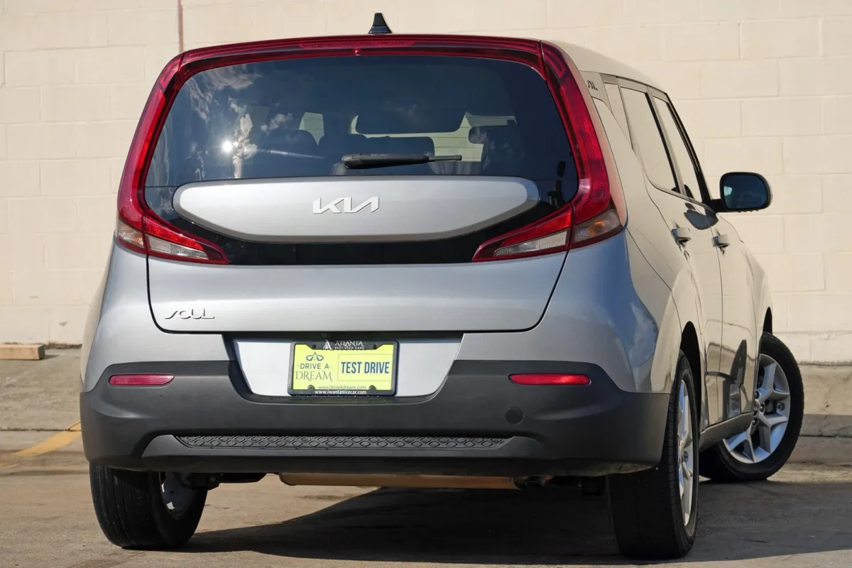 2022 Kia Soul LX w/ Technology Package thumbnail 4