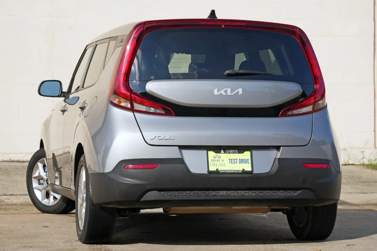 2022 Kia Soul LX w/ Technology Package thumbnail 5