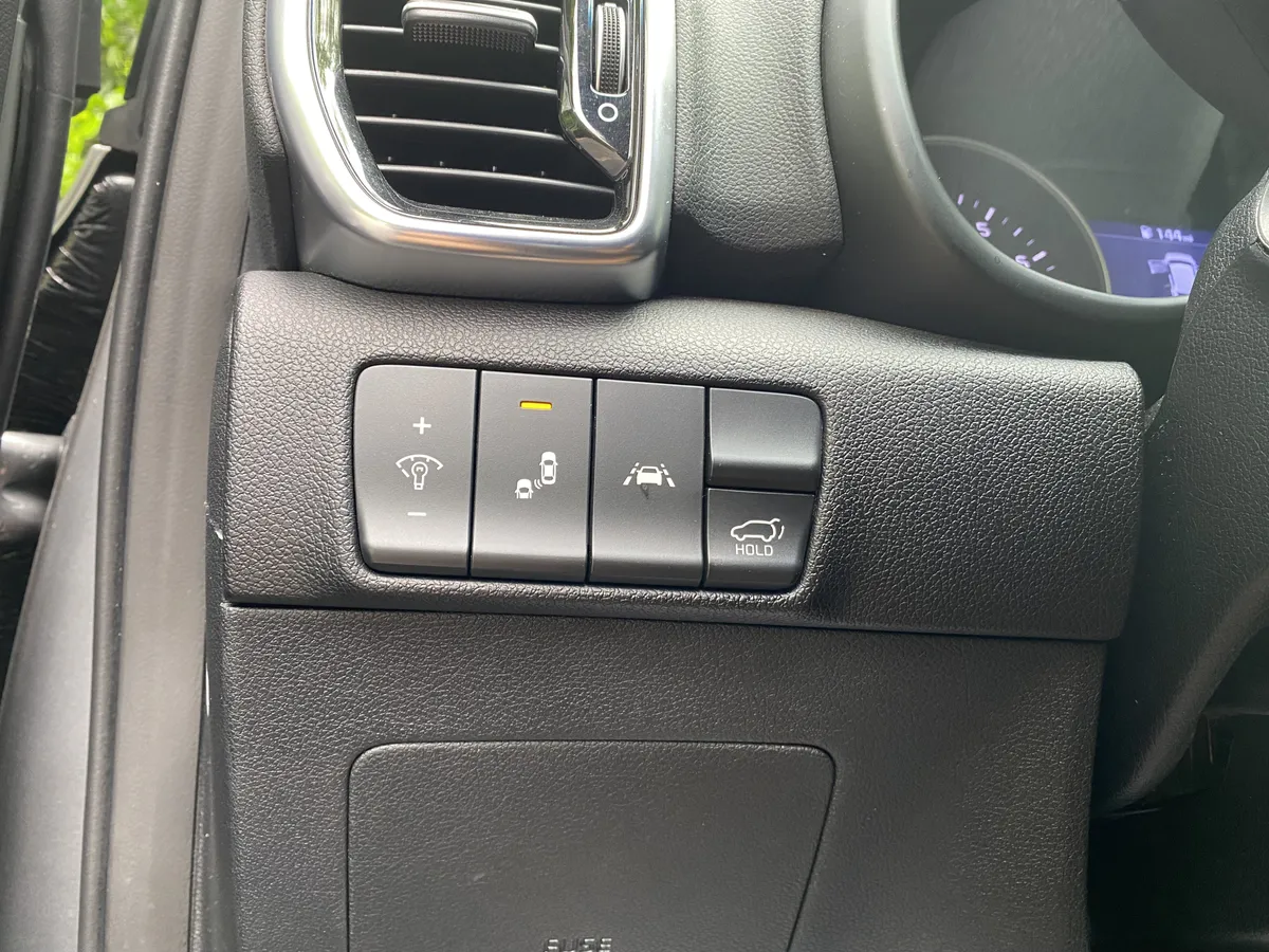 2022 Kia Sportage EX thumbnail 17
